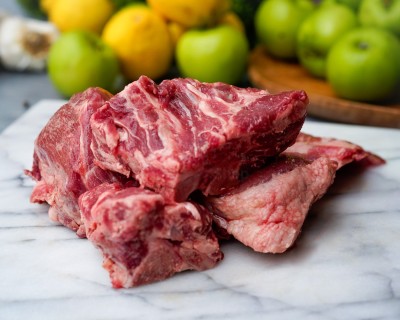 Свинина на кости охлаждённая 1 кг - купить в Адымаше